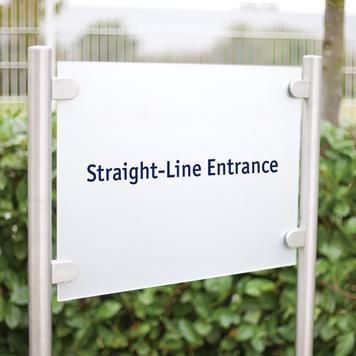 Firma Levhası "Straight-Line Entrance"